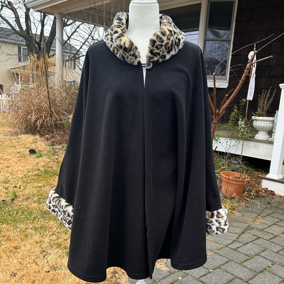 Faux Fur Cape - Picture 3 of 5